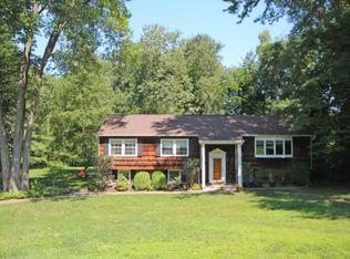 1 Briarwood Ln, Pleasantville, NY 10570