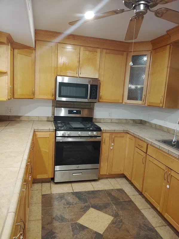 3 bed, 2.5 bath, 1550 sqft, $3,400 — Photo 2