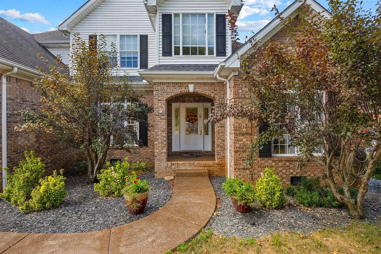 547 Golfview Way photo 1