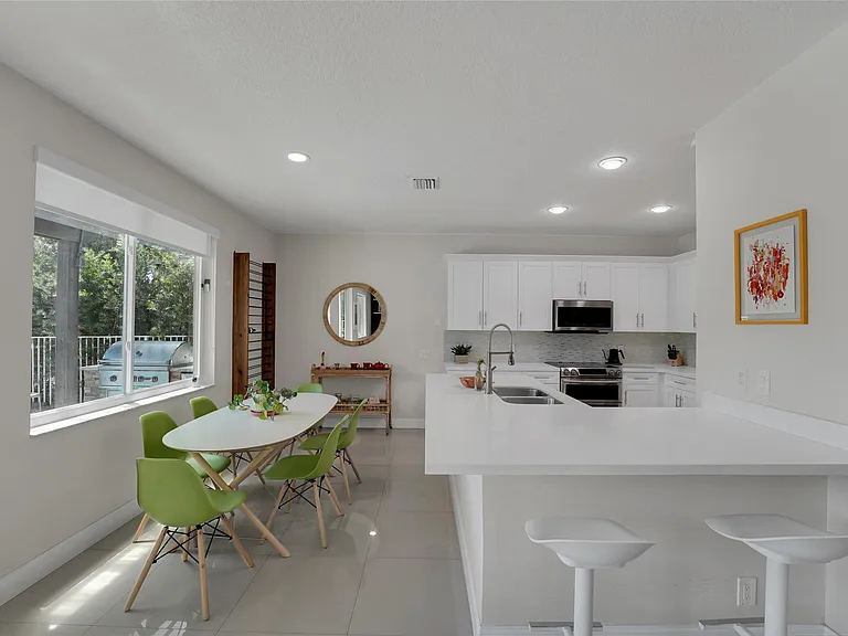 1070 Bluewood Ter — Photo 17