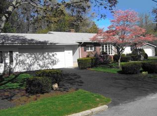 42 Mountain Laurel Dr, Cranston, RI 02920