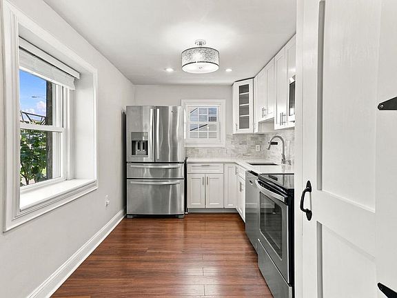 5th image of 404 Exton Rd