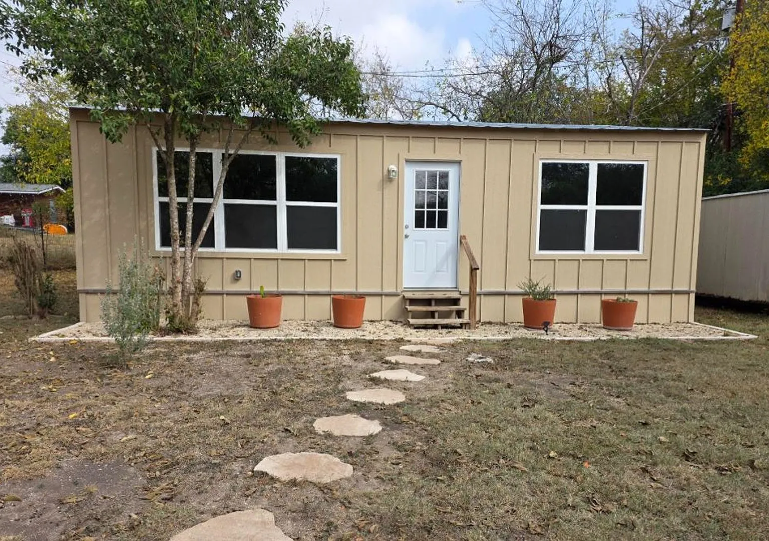 For Lease!! — Photo 1