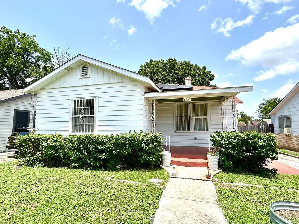 1627 Schley Ave