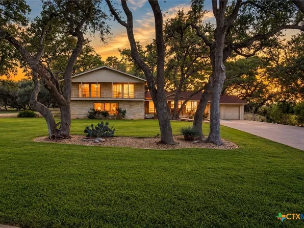 500 Kings Point Dr, Canyon Lake, TX 78133