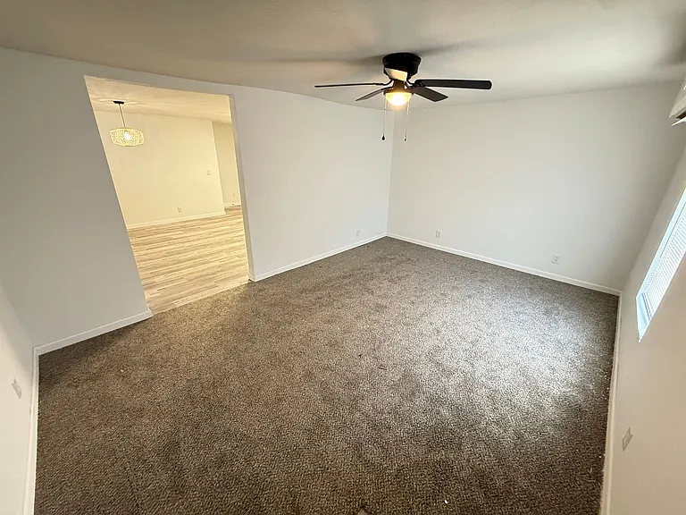 2602 W College St — Photo 5