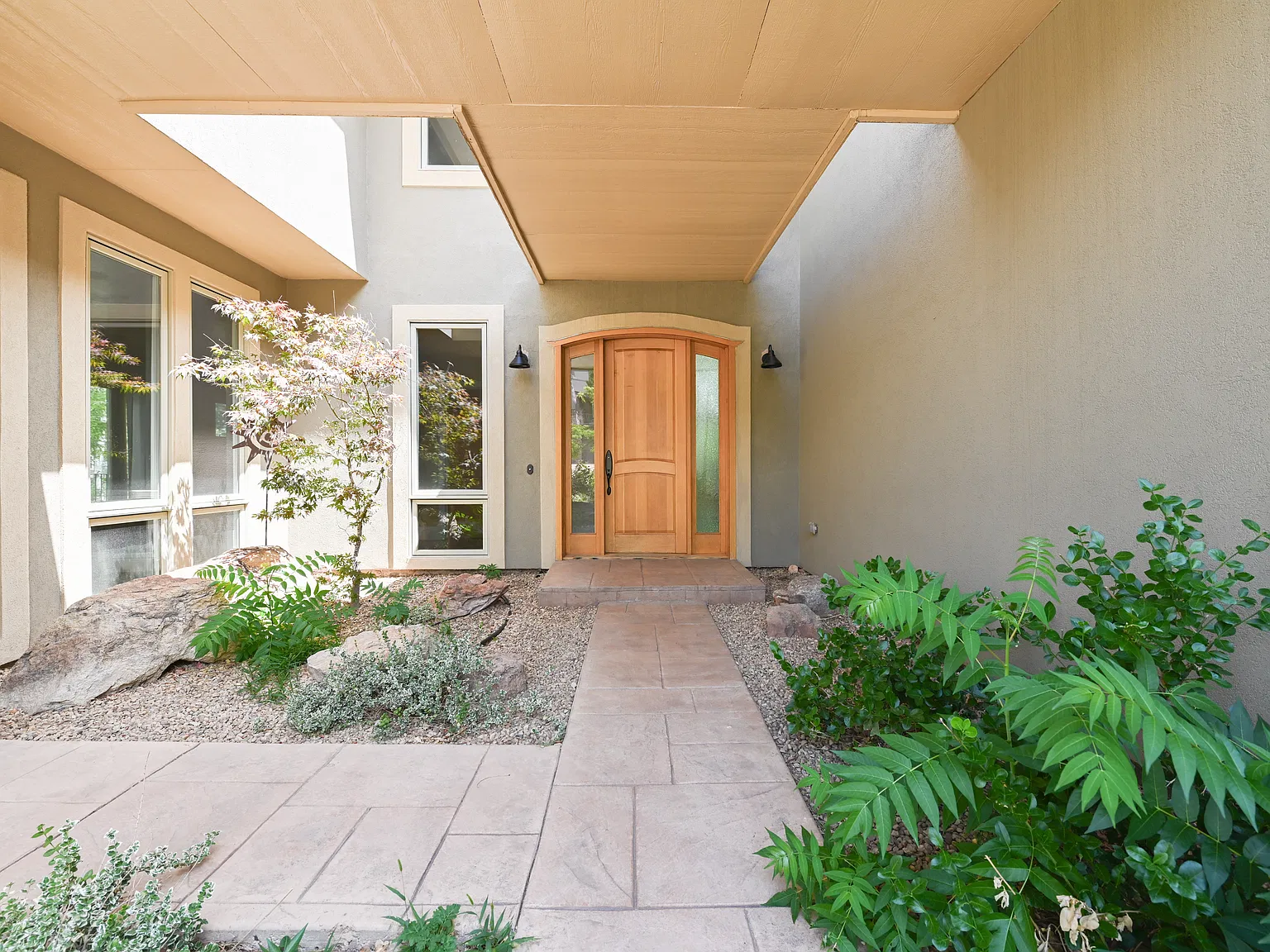 6 bed, 7300 sqft, $14,350 — Photo 3