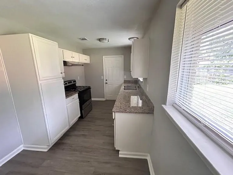 11122 Dalebrook Dr — Photo 13