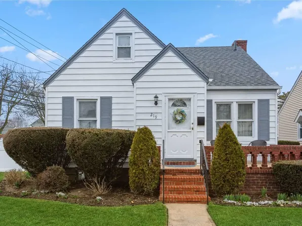 219 Kamda Boulevard, New Hyde Park, NY 11040