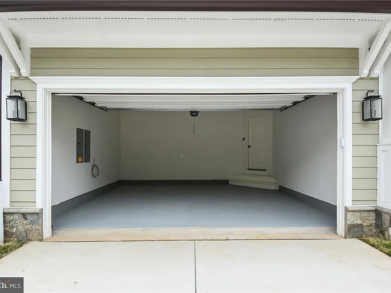 2205 N Edison St — Photo 3