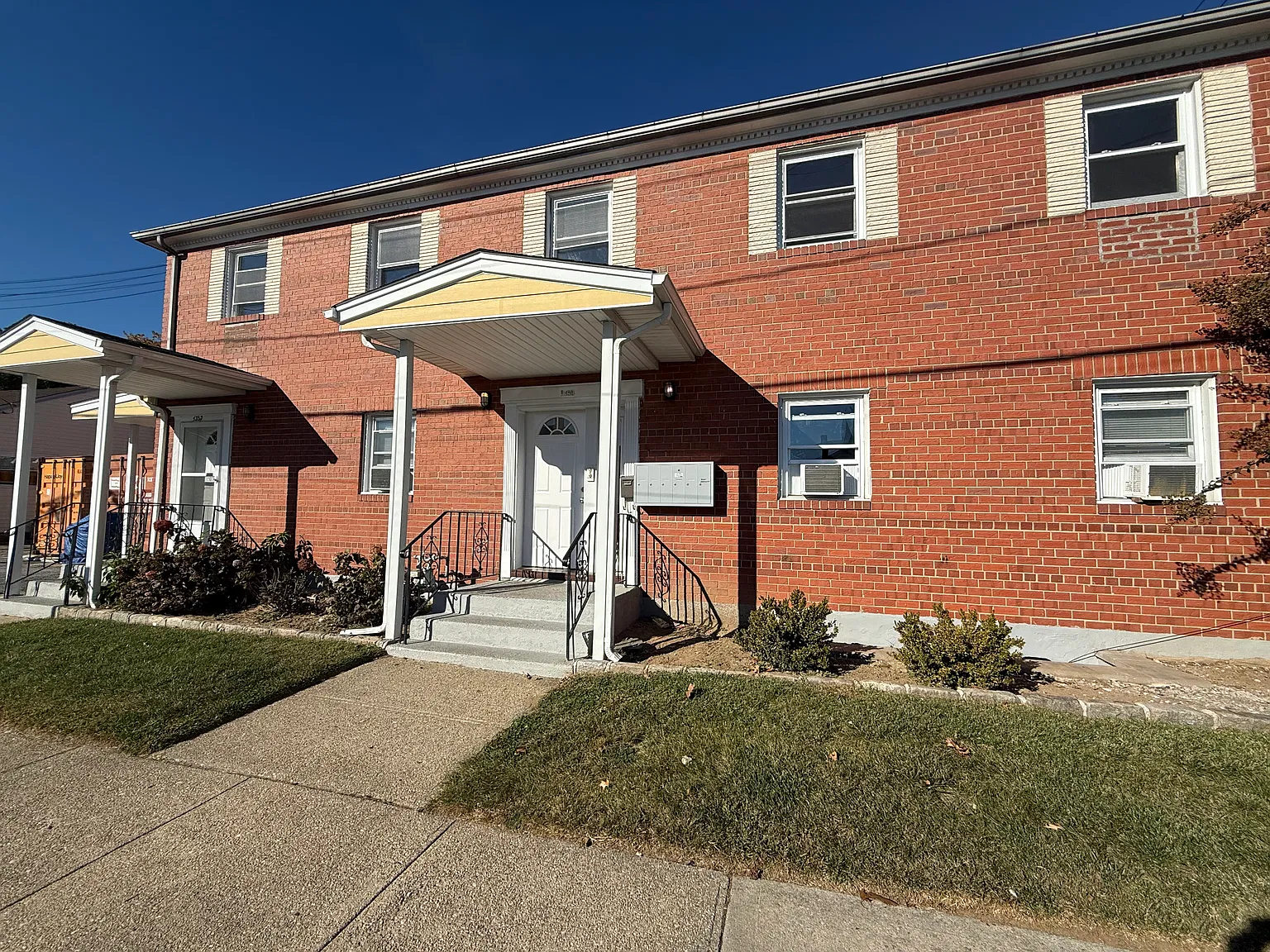 2 bed, 700 sqft, $2,700 — Photo 1
