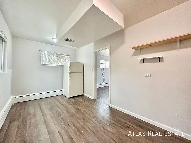 1853 W Mosier Pl — Photo 4