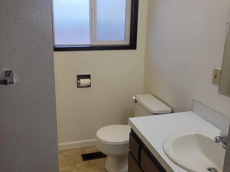 533 Doty St — Photo 7
