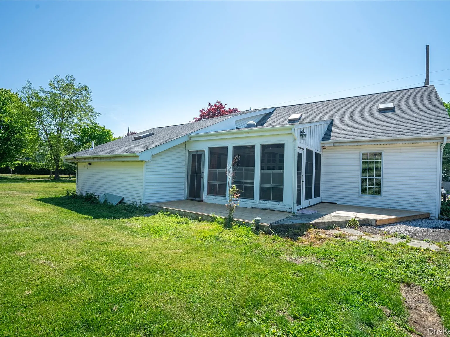 4 bed, 2.0 bath, 2000 sqft, $3,800 — Photo 2