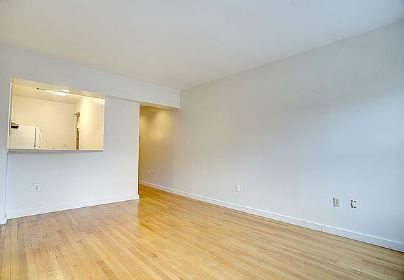 2nd image of 423 Amsterdam Ave APT 4B