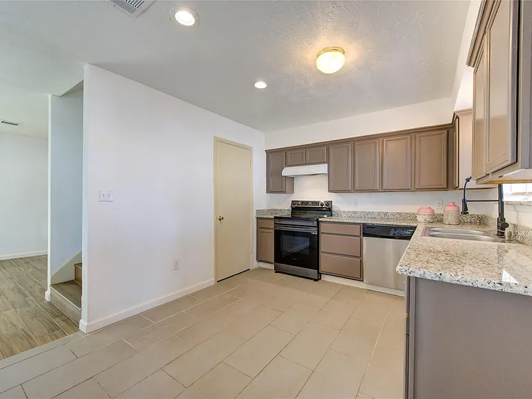 4403 Willow Beach Dr — Photo 23