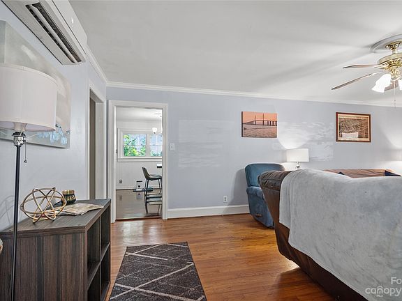 5th image of 425 Virginia Ave