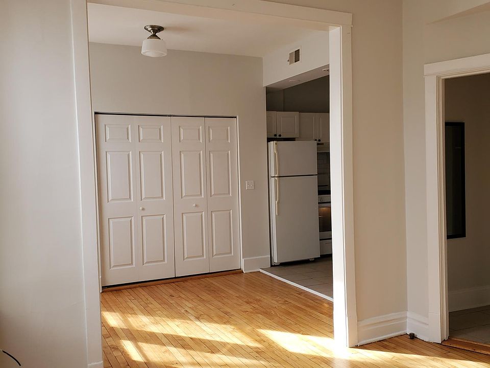 1st image of 2139 N Sawyer Ave APT 1R
