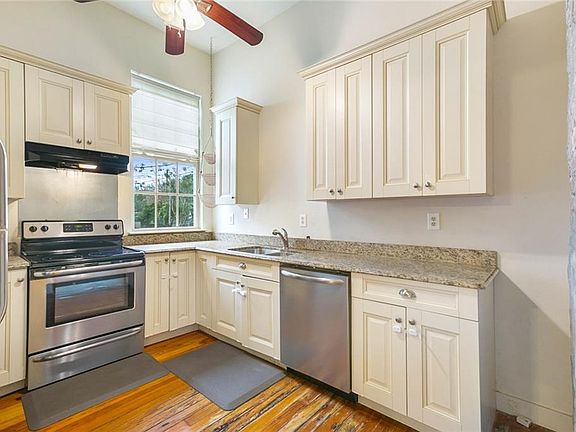 5th image of 533-35 Valmont St