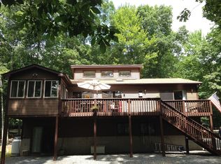 20 Iroquois Dr, Lakeville, PA 18438