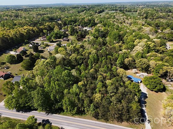 2nd image of 417 Stony Point Rd