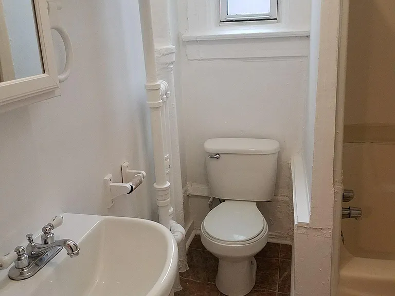 1526 W Walton St #2 — Photo 8