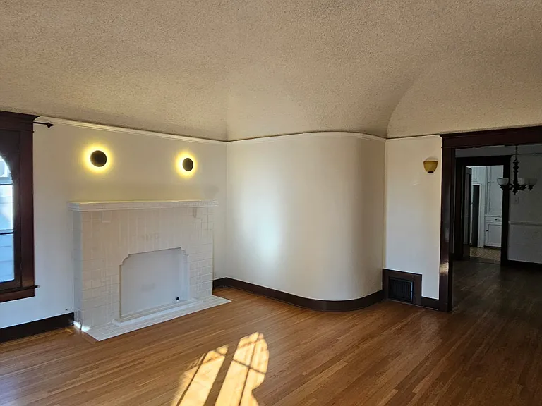 218 1/2 N Kenmore Ave — Photo 7