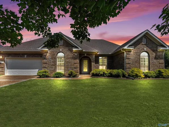 2206 Rockingham Ln SW, Decatur, AL 35603