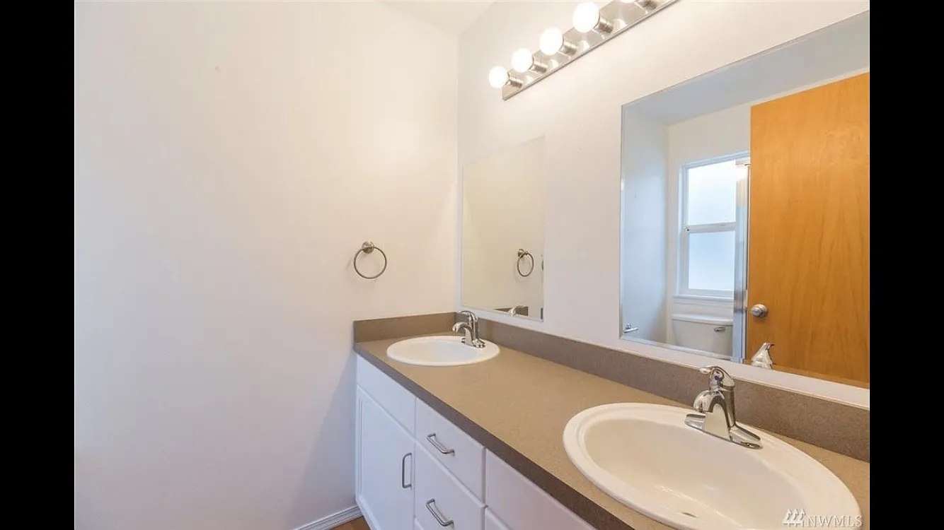 3 bed, 2.5 bath, 1460 sqft, $3,400 — Photo 4