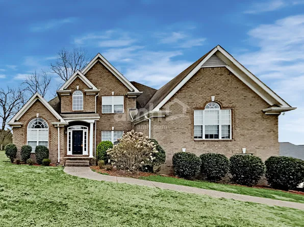 1003 Notting Hill Dr, Gallatin, TN 37066
