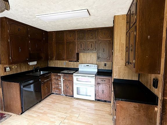 4th image of 23661 Royalton Rd