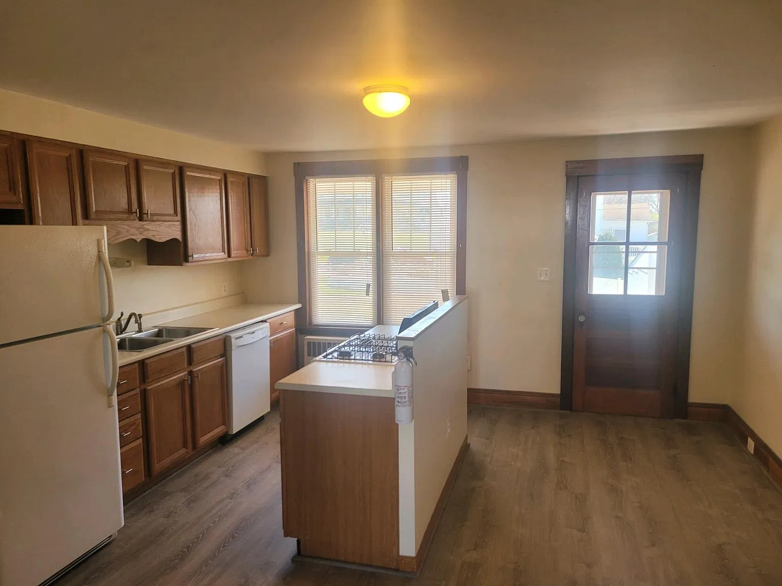 2 bed, 1420 sqft, $1,575 — Photo 2