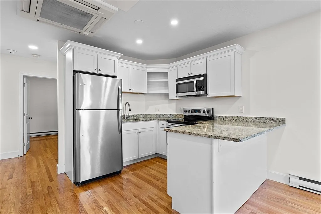 754 Huntington Avenue - Unit 3 — Photo 1