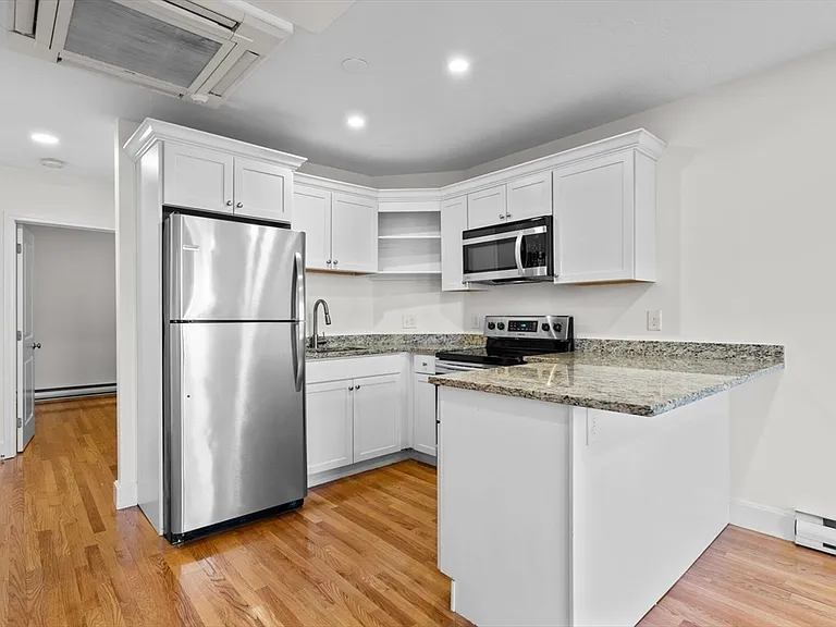 754 Huntington Ave #3 — Photo 1