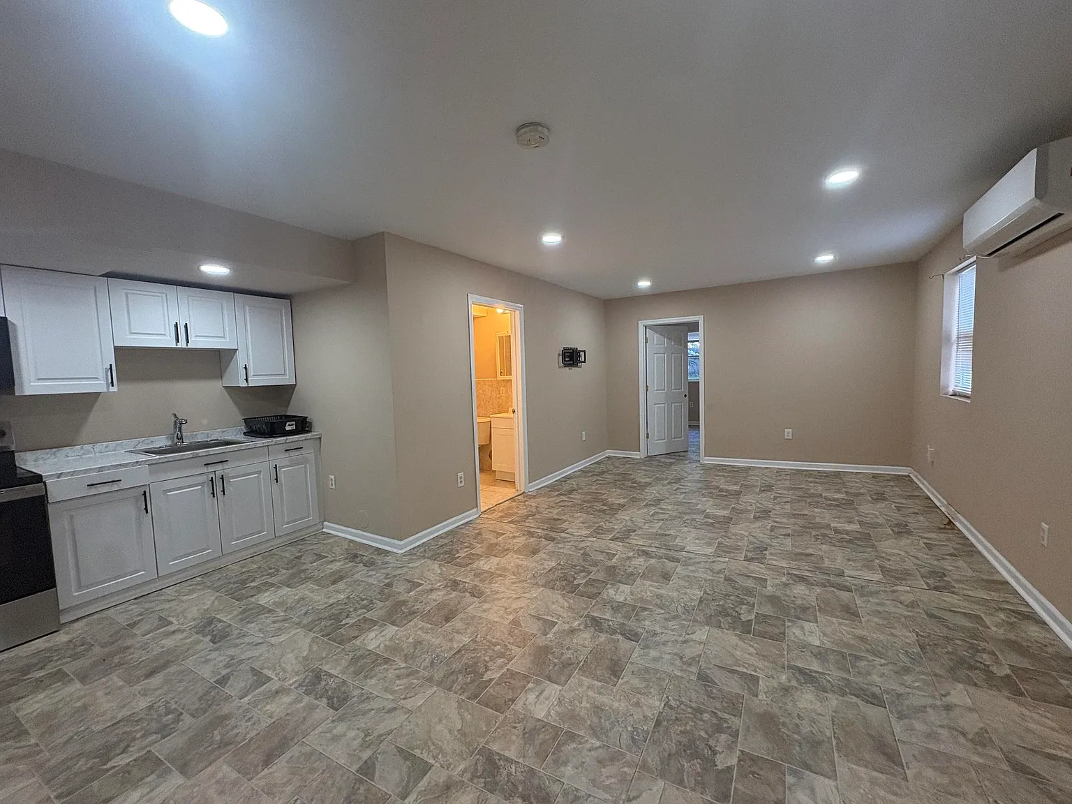 1 bed, 1.0 bath, $1,650 — Photo 3