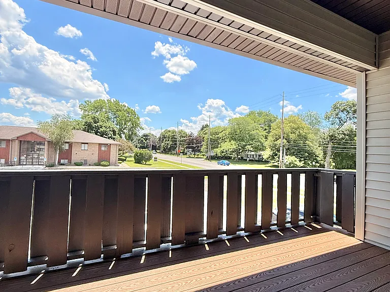 1820 Hudson Ave #10 — Photo 9
