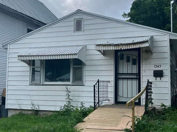 1345 Ashmun St, Burlington, IA 52601