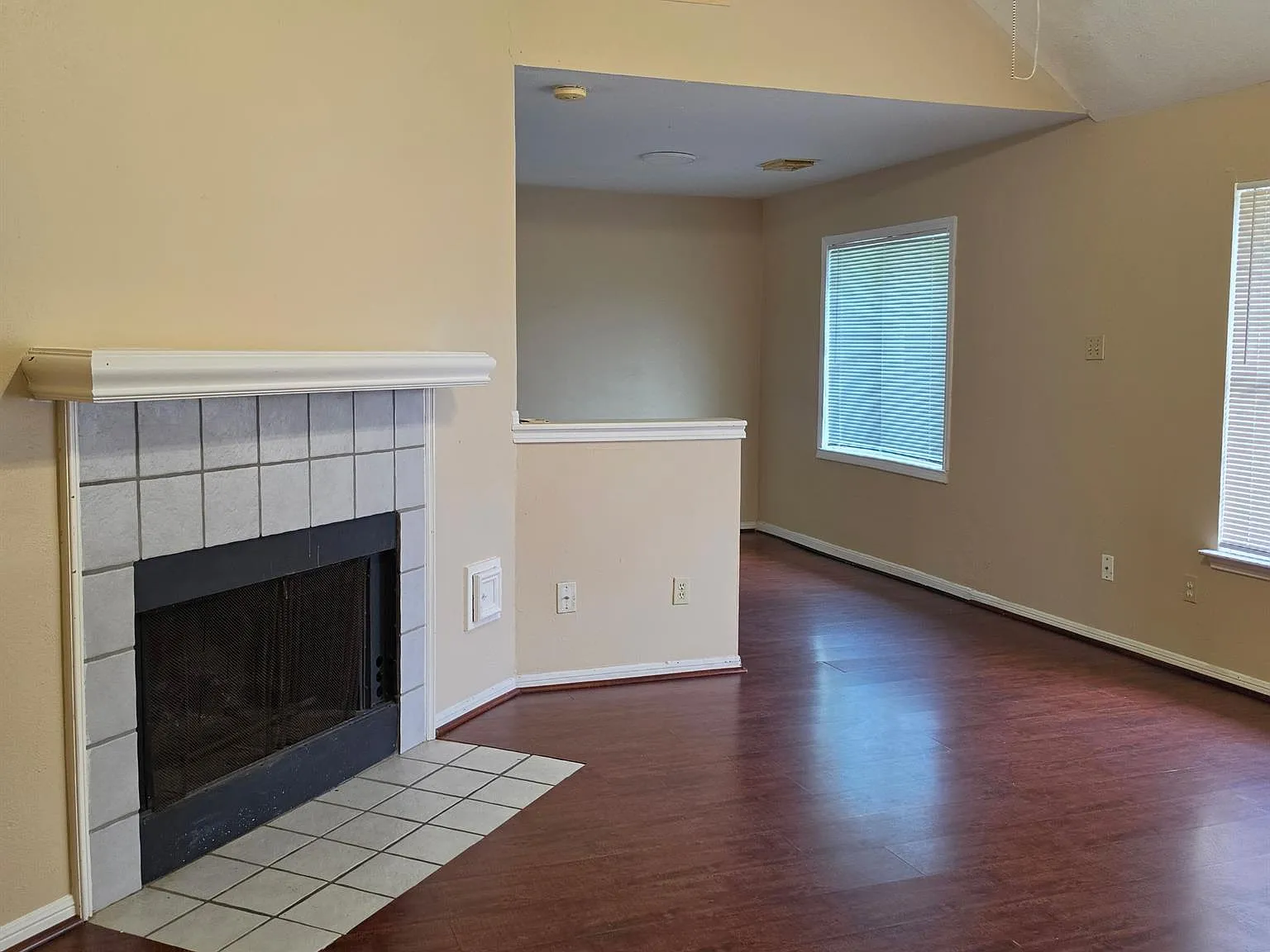 4 bed, 2.0 bath, 1904 sqft, $2,400 — Photo 3