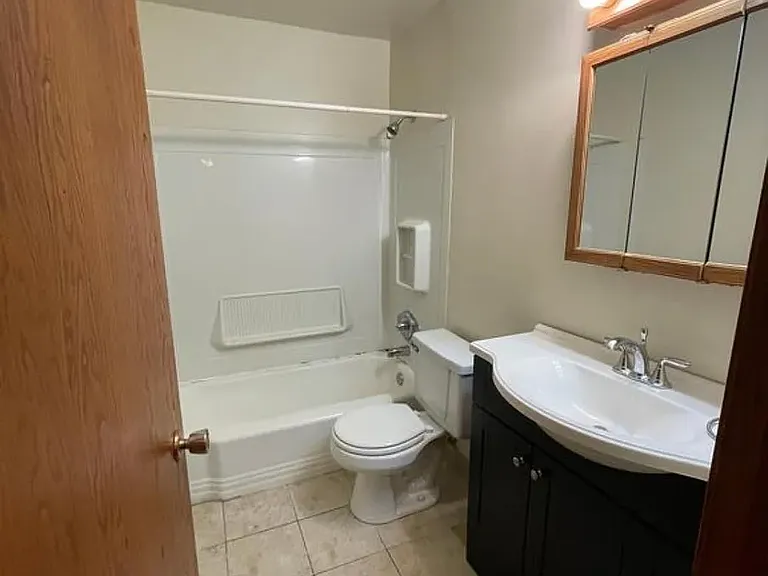 418 7th St SE #203 — Photo 9