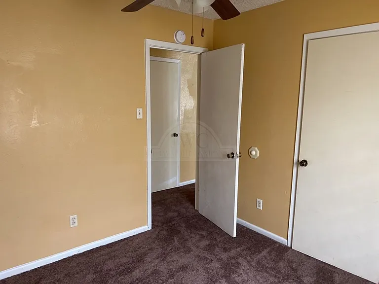 820 Michelle Dr — Photo 15
