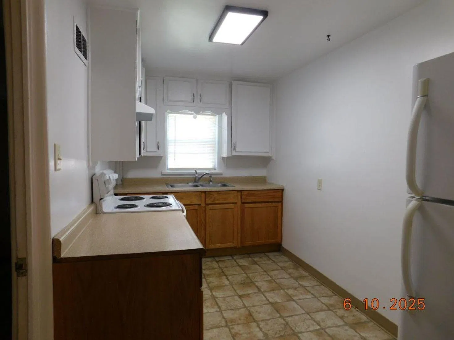 3 bed, 1040 sqft, $875 — Photo 3