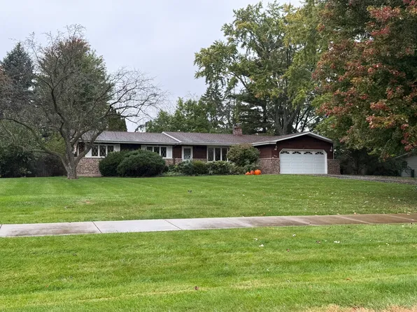 1634 Indian Hill Dr, Roselle, IL 60172