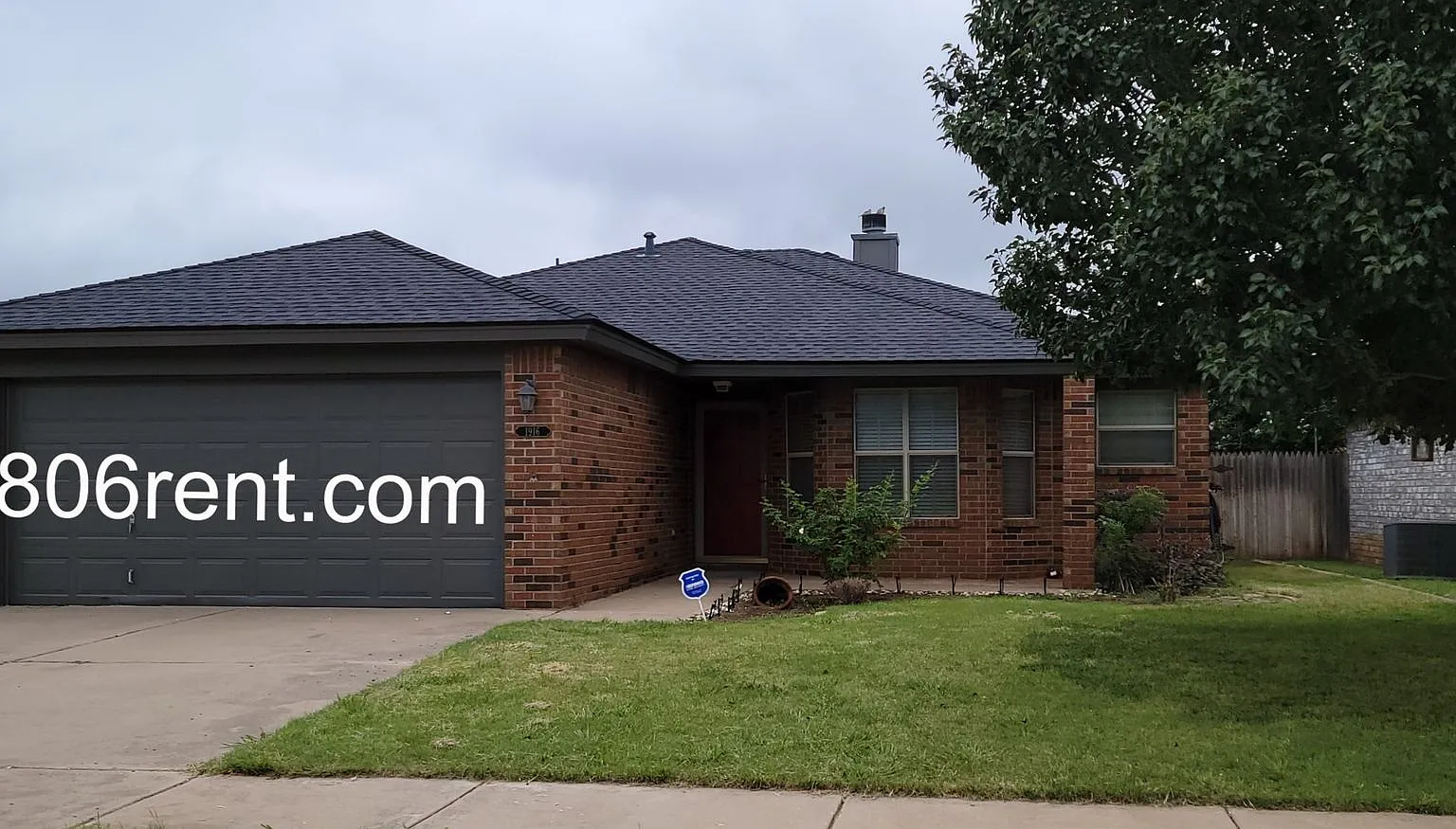 3/2/2 in South Pointe with Lots of Features — Photo 1