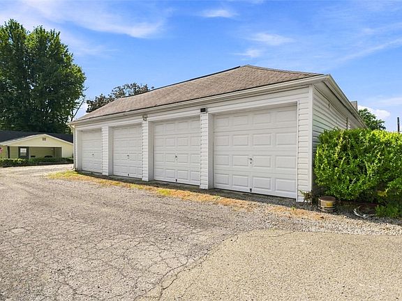 3rd image of 301 Pleasantview Ave
