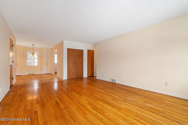 5th image of 21 Regina Court #2