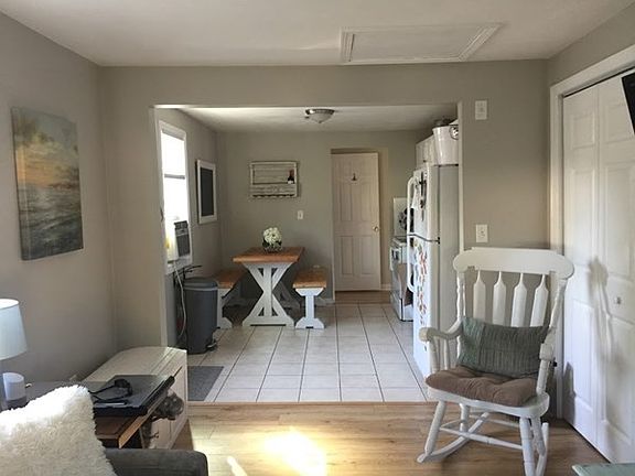 3rd image of 723 Washington St APT C