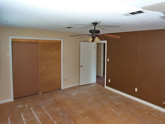 2nd image of 401 E Boydstun Ave
