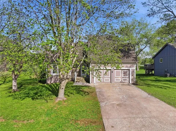 8111 Swarner Dr, Lenexa, KS 66215