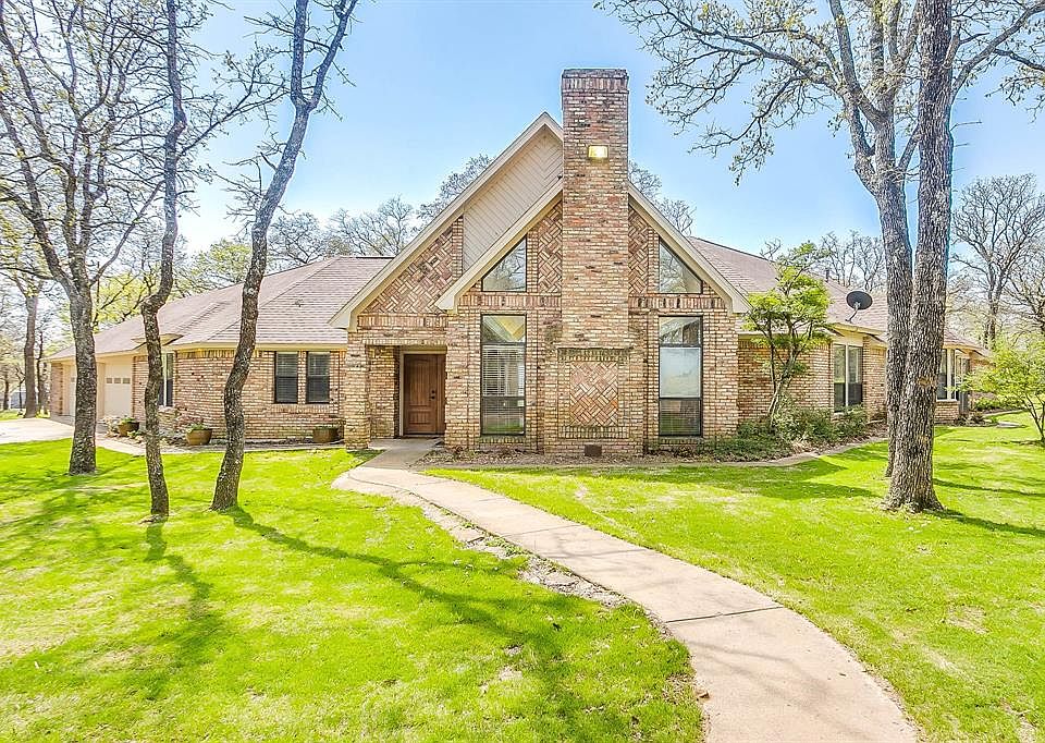 1st image of 225 Shady Ln
