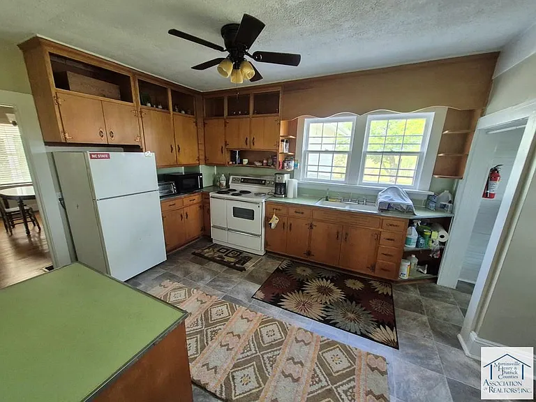 82 Maple Leaf Rd — Photo 2